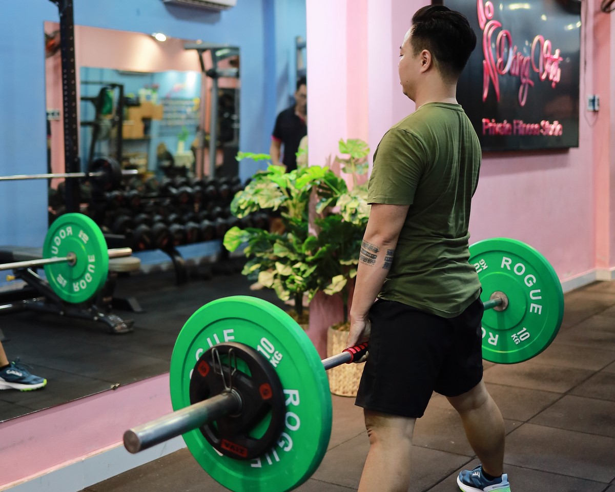 Tập Squat và Deadlift giúp kích thích sản sinh Testosterone tự nhiên